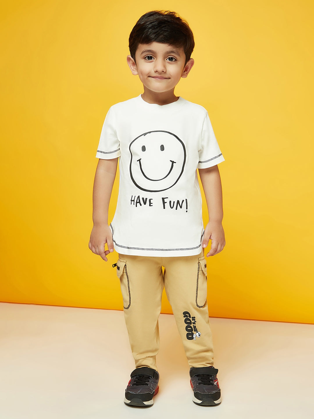 Kid Boys' White Smiley Print T-Shirt and Beige Pant Set