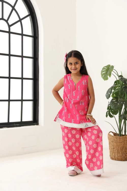 Girls Pink Sleeve Less Kids Set