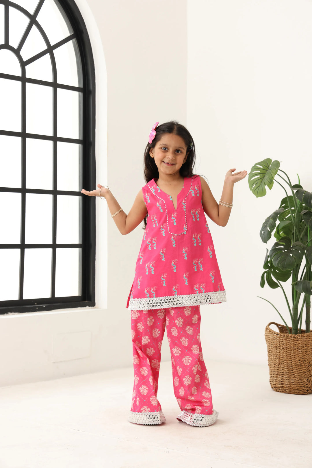 Girls Pink Sleeve Less Kids Set
