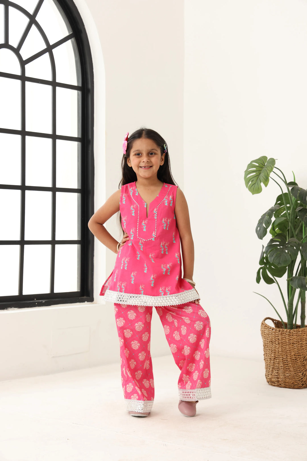 Girls Pink Sleeve Less Kids Set