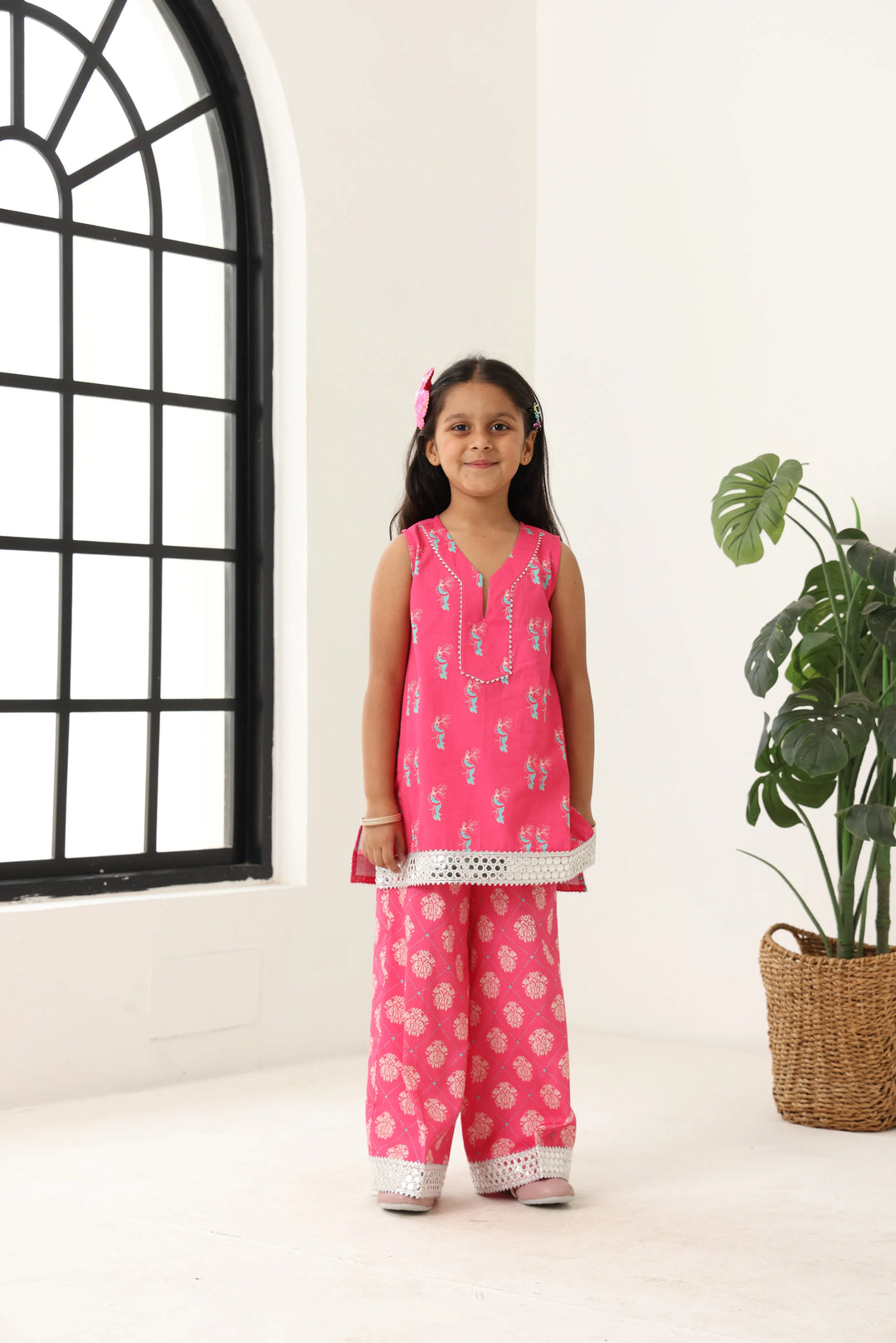 Girls Pink Sleeve Less Kids Set