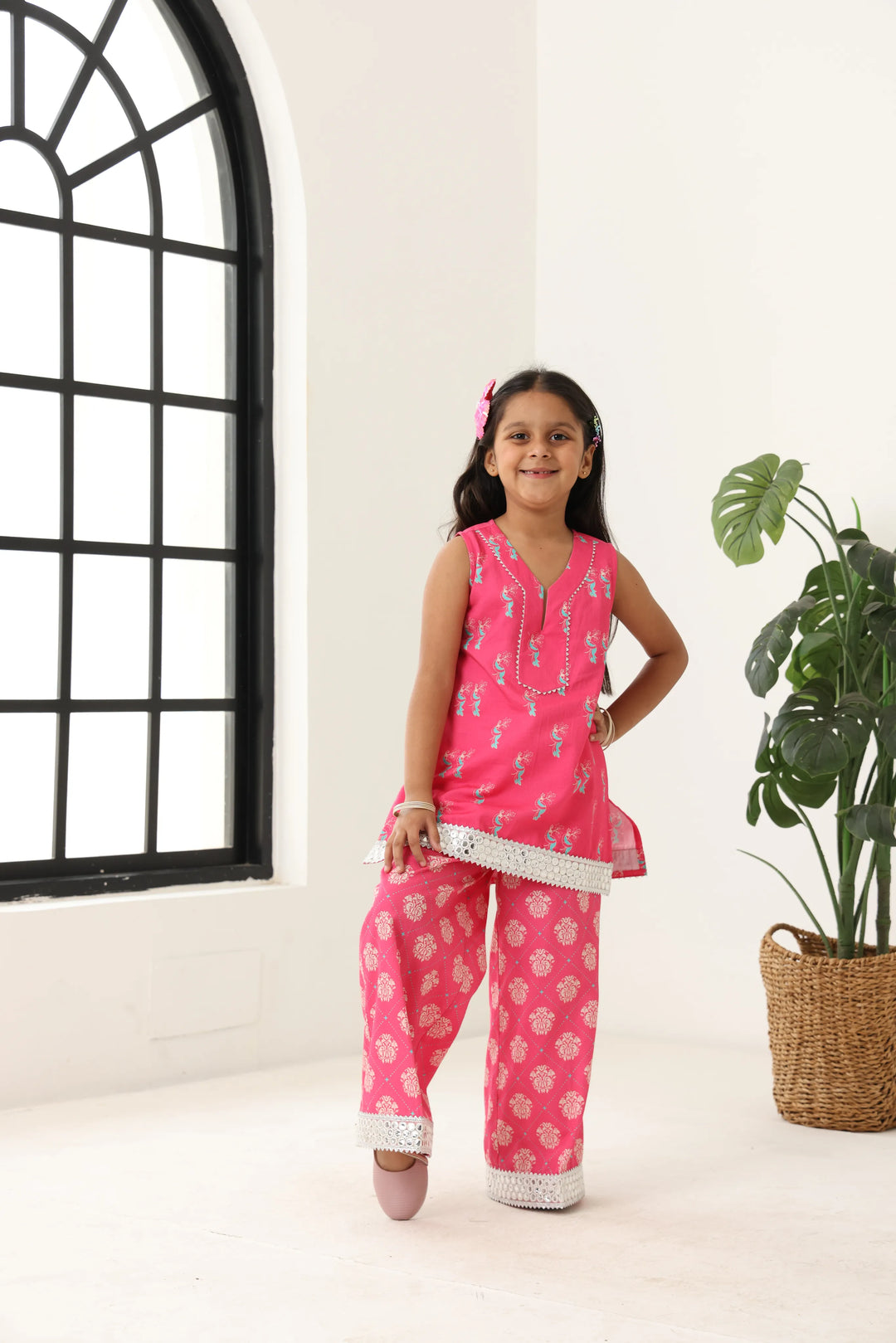 Girls Pink Sleeve Less Kids Set
