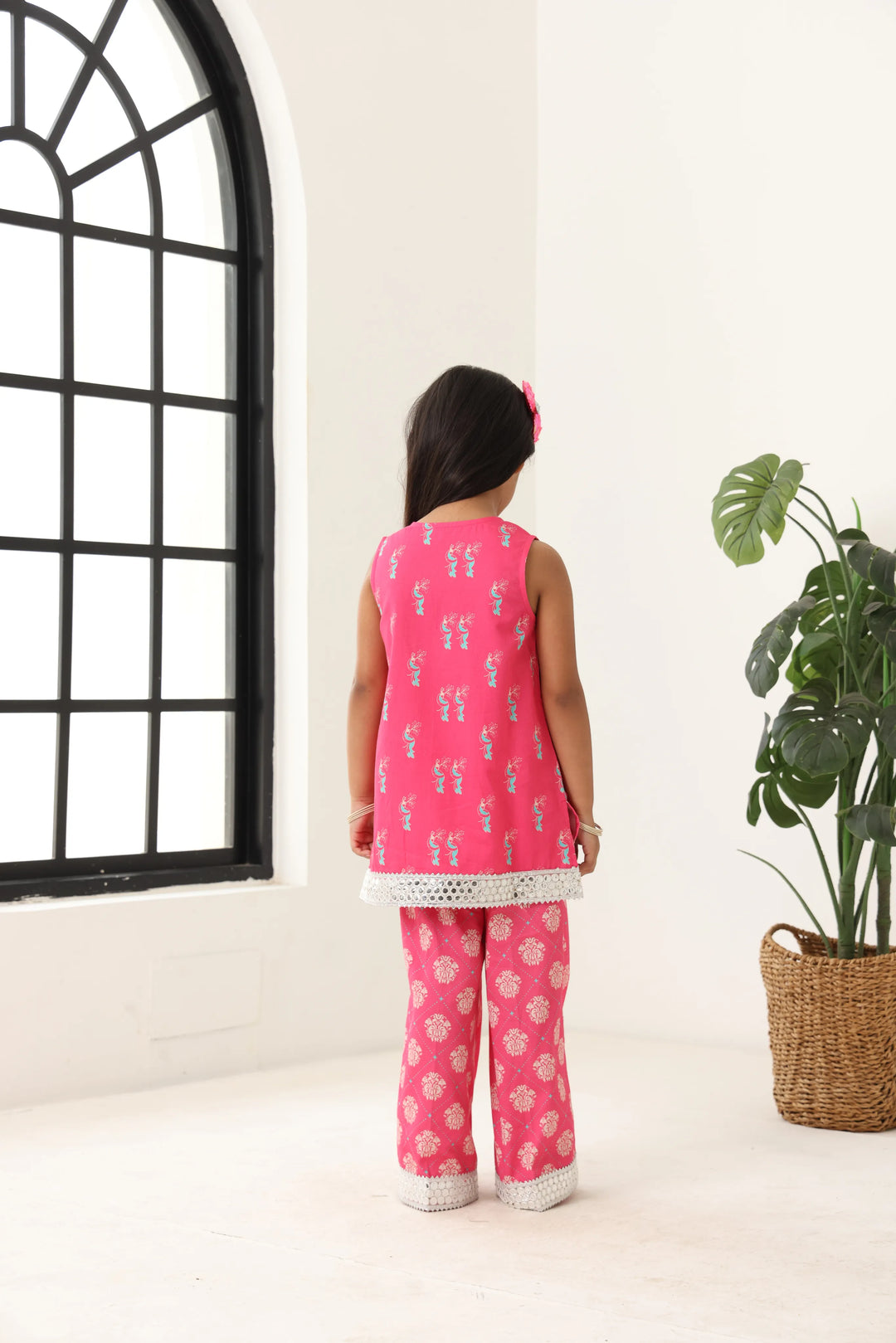 Girls Pink Sleeve Less Kids Set