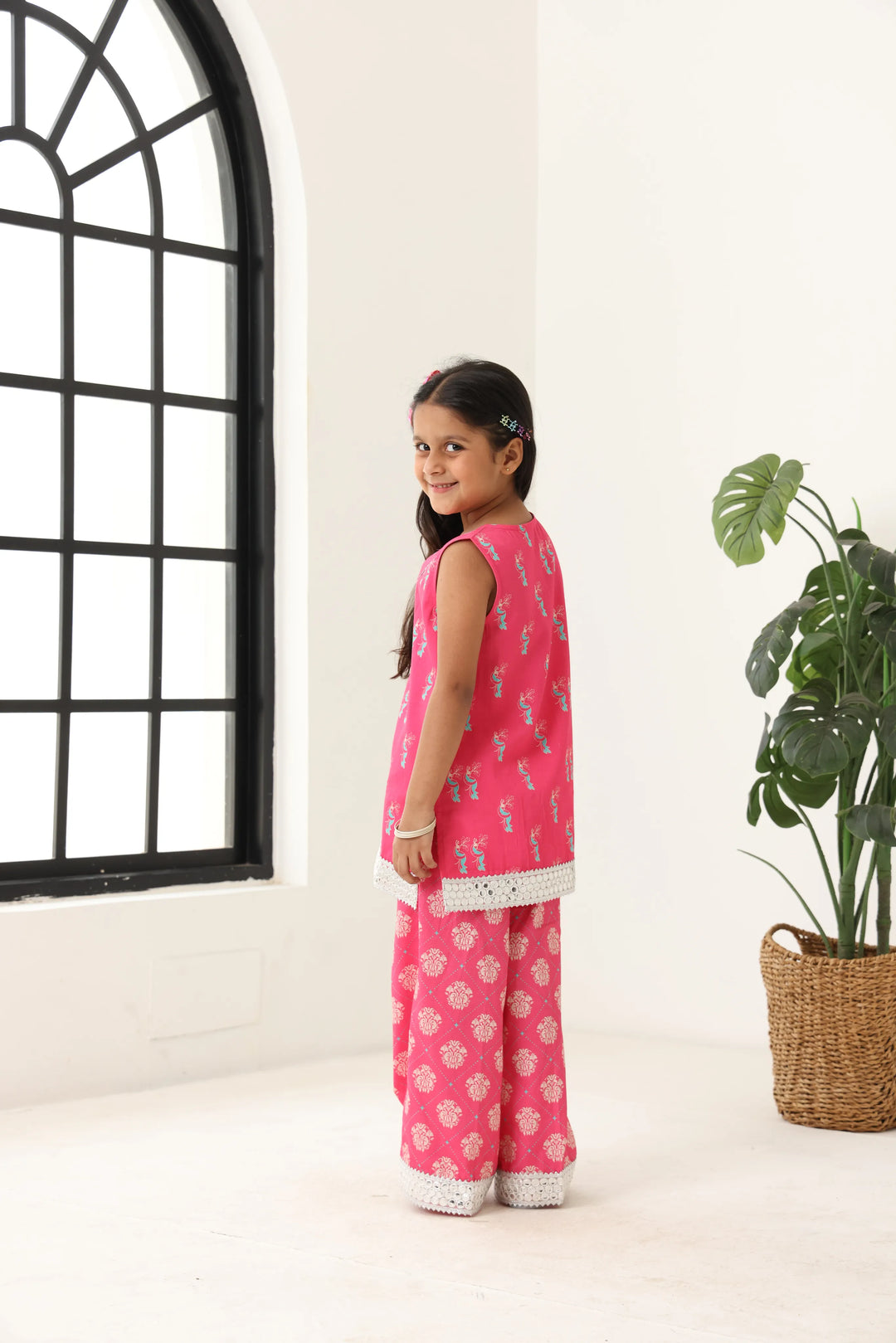 Girls Pink Sleeve Less Kids Set